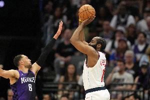哈登：现在的小孩甚至NBA超巨都在用后撤步 对此我很骄傲